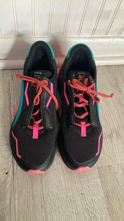 Women pumba sneakers size 9.5