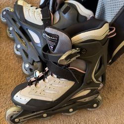 Women’s Size 8 Roller Blades Like New With Pads And Case (Never Used Outside 