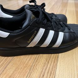 Adidas superstar white stripes black leather sneakers men's size 7 women's 8.5 EXCELLENT Sale in Brooklyn, NY - OfferUp