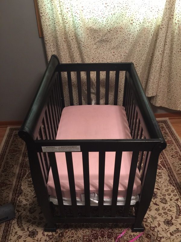 Baby crib excellent condition 5598 model number is