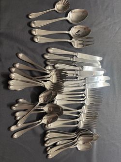 Oneida Silverware Set