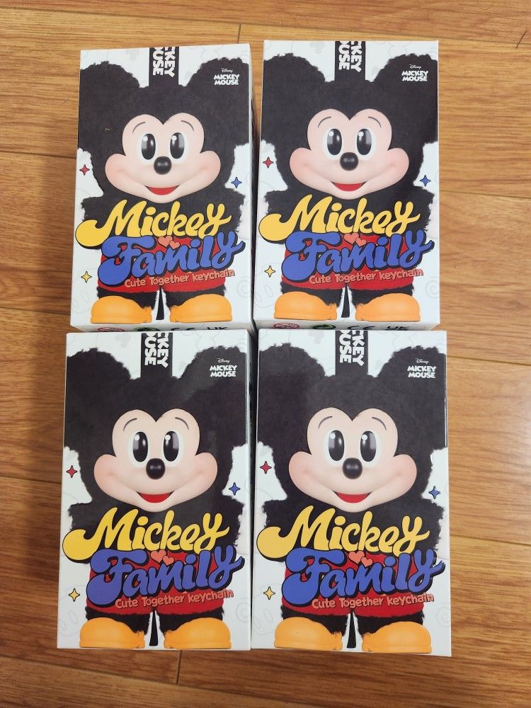 POP Mart Authentic Disney Mickey Family Cute Together Keychain