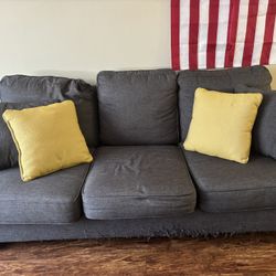 Couch w.Pull out Bed