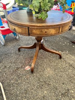 Antique Weiman heirloom round drum table
