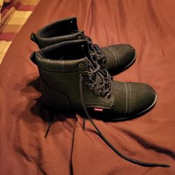 Levis Mens Boots Size 9