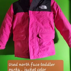 Used north face toddler parka , jacket color purple/pink size 5 , needs clean hbj 50s