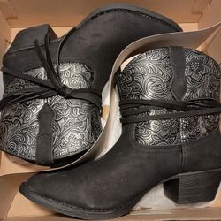 Black And White Women Boots 