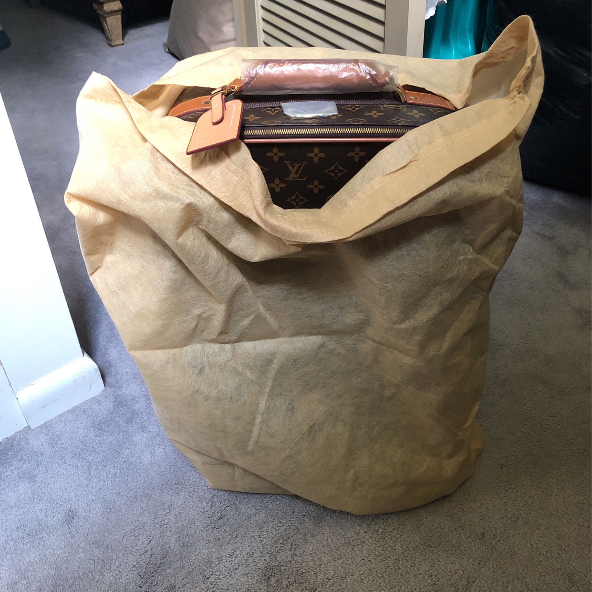 Louis Vuitton Cosmetic Bag for Sale in Nashville, TN - OfferUp