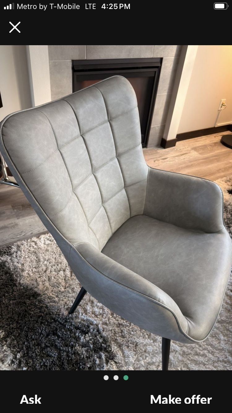 AICHELLE MID CENTURY MODERN WINGBACK CHAIR IN EXCELLENT CONDITION π