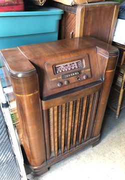 Phil I radio phonograph floor model. Antique.