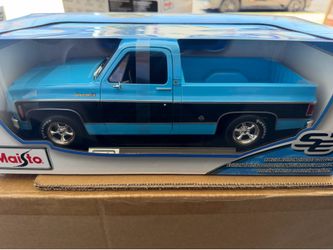 Toy Chevy c10 toy car 1:18 toy truck