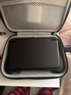 Ayn Thor Black Max ufs 4.0 batch 4. Ships immediately no pre order. Comes with grip and carrying case and original charging cable