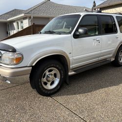2000 Ford Explorer
