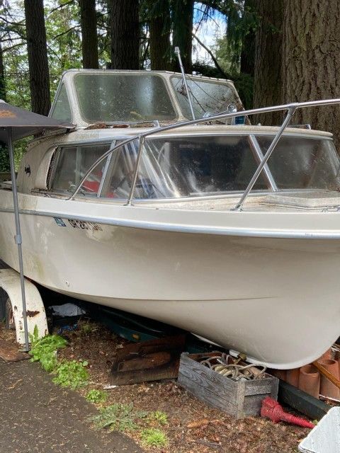 19' Uniflite 8cyl Mercruiser I O With Cabin