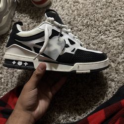 Louis Vuitton Sneakers – Men’s Size 10 – Authentic