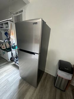 Refrigerator & Freezer for pickup in Downey