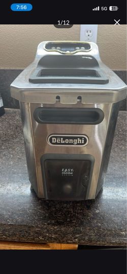 Deloghi deep fryer with adjustable  thermostat  and able basket and 1 gallon oil capacity easily cool zone system