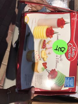 Betty Crocker decorating set