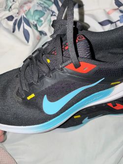 Nikes women’s size 8
