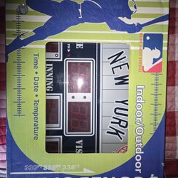 New York Yankees Wall Clock In Mint Condition 