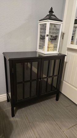 BEAUTIFUL BLACK ACCENT CURIO CABINET