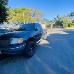 2001 Ford F150 V8  Clean Title 