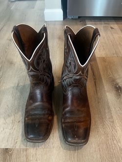 Ariat work boots 10D.