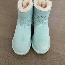 Brand new ugg women bow Boots size 6