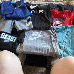 NIKE CLOTHES $3-4 EACH SEE PICTURES