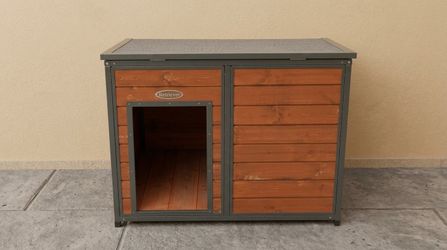 Retriever Wooden Outdoor Dog House