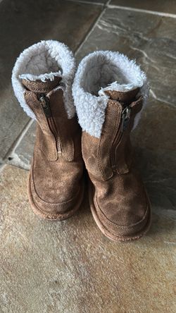 UGG
