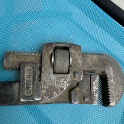 VINTAGE ANTIQUE STILLSON WALWORTH PIPE WRENCH 18.      