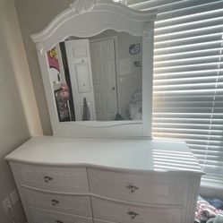 Matching Dresser With Mirror And Nightstand 