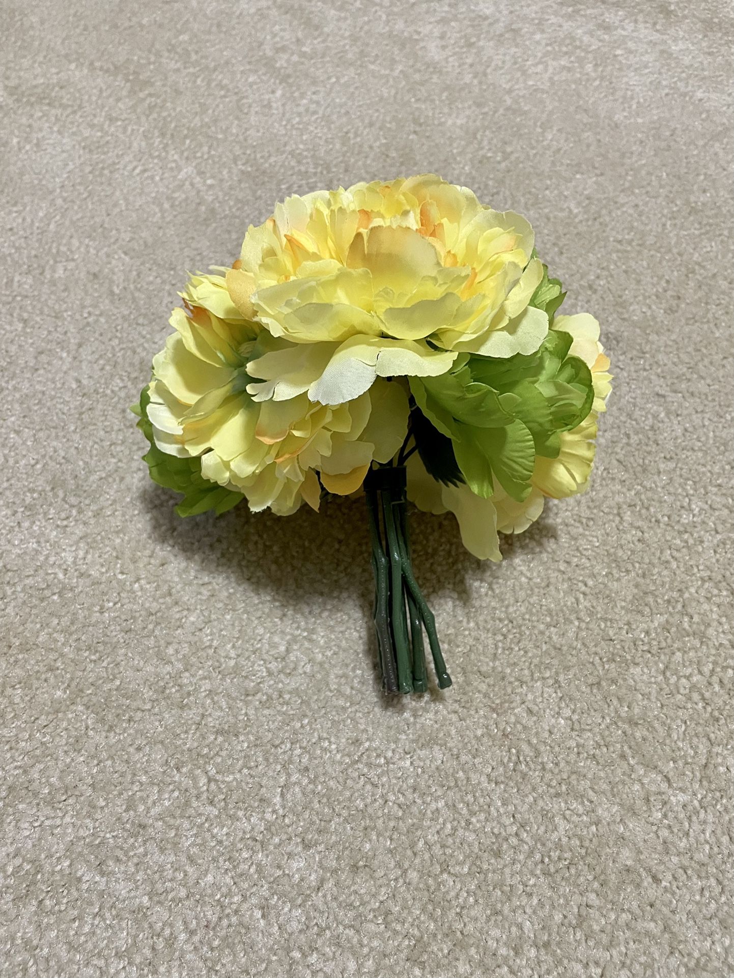 Yellow And Green Artificial Silk Flowers for Home Kitchen Wedding Decorations