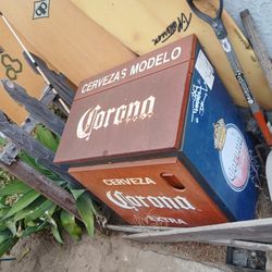VINTAGE CORONA COOLER!!! 250$
