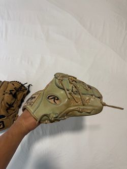 2 Glove deal Rawlings/muzzuno
