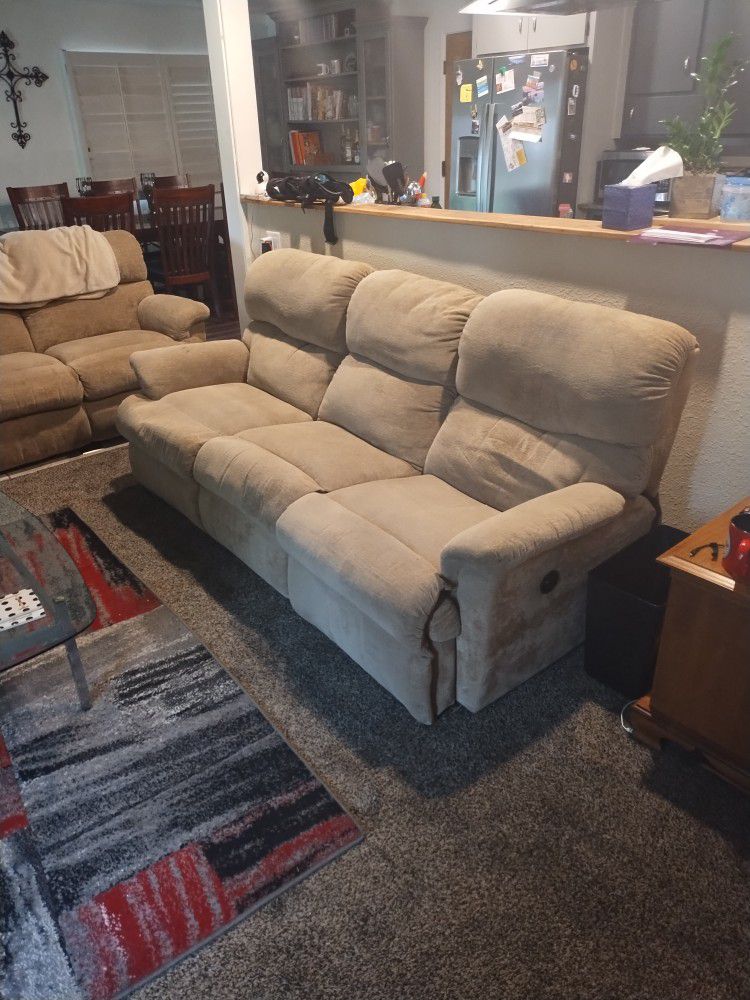 Couch And Love Seat Electric Recliners Set 