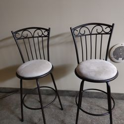 Must Be Out By Sat  40 For Both Perfect Comdotion