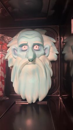 Disney haunted mansion, Gus mask