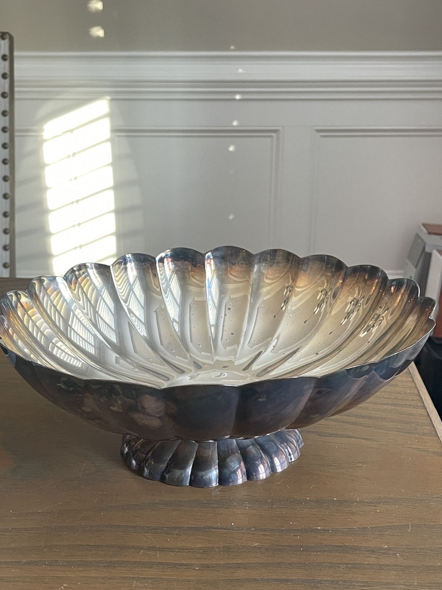Antique Collectible REED & BARTON Large Scalloped Oval Shell Bowl Serving Bow