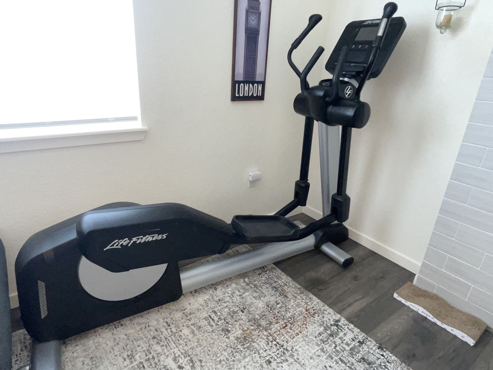 Life Fitness INX Elliptical Cross-Trainer for Home Gym