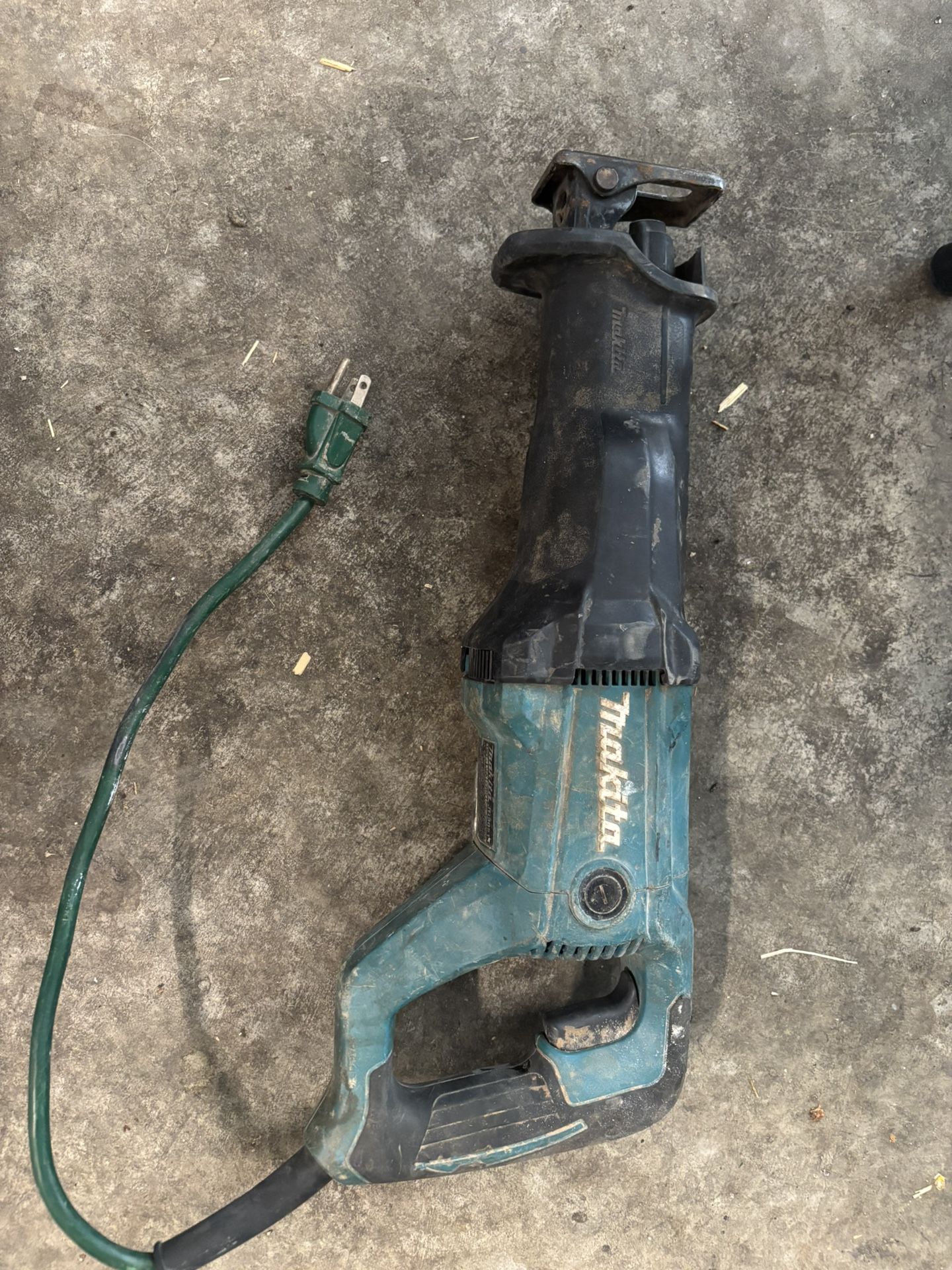 Makita 12 Amp Corded Reciprocating Saw
