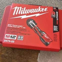 Brand New in box - Milwaukee M12 12-Volt Lithium-lon Force Logic Cordless Press Tool Kit (3 Jaws Included) with Two 1.5 Ah Battery and Hard Case