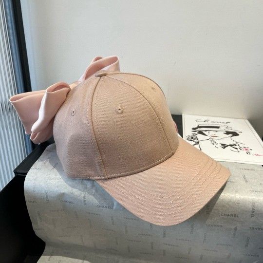 Women's light pink baseball cap