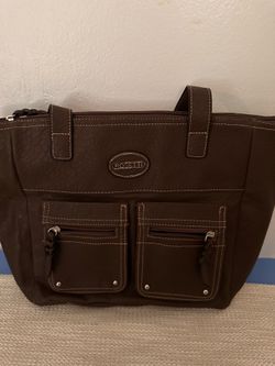 Cartera color marron.