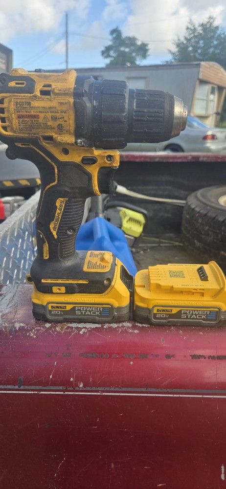 Dewalt Drill With 2 Power Stack Batterys And Charger
