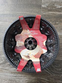 Nordic Ware Fleur De Lis Bundt Cast Aluminum 