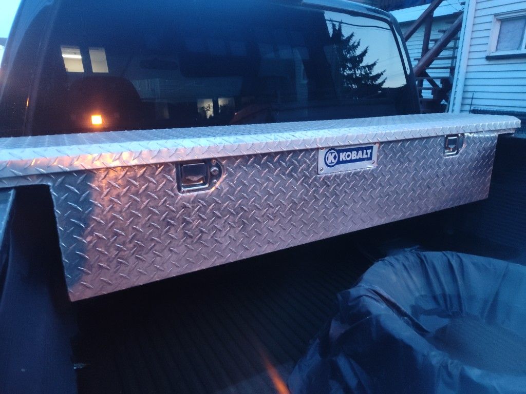 Truck Toolbox Kobalt $150/Bestoffer Or Trade