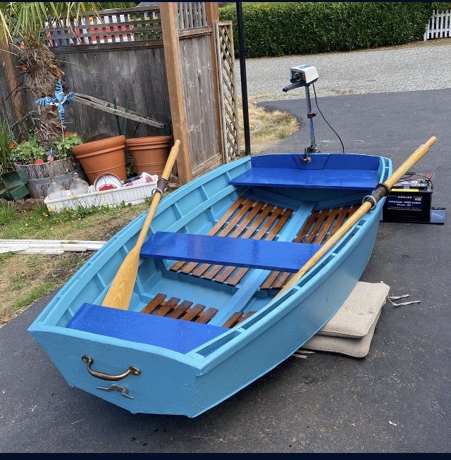 8 Ft Wooden Rowboat W Oars