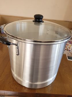 New stock pot with lid